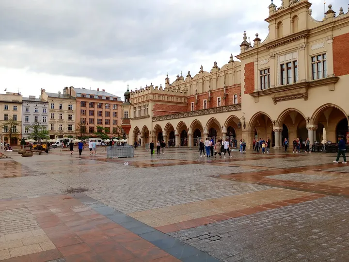 The Cloth Hall across the paving at Kraków Main Market Square