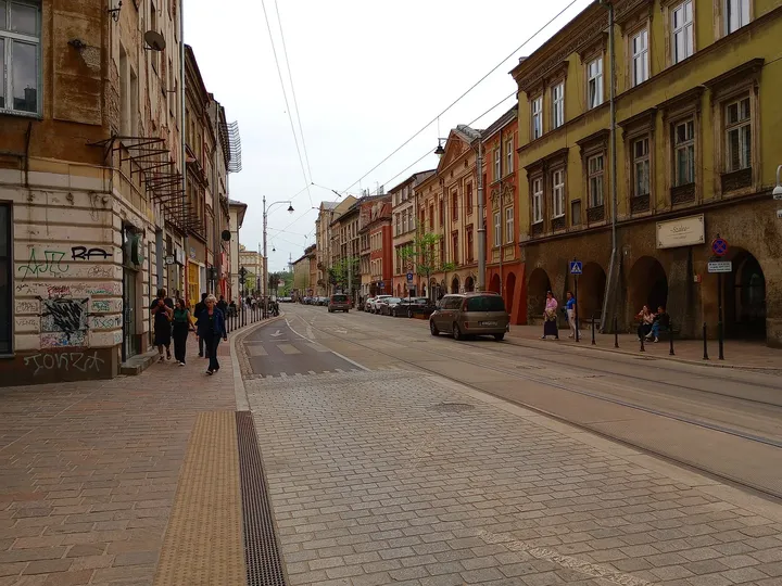 Older townhouse beside the roadway at Krakowska Street