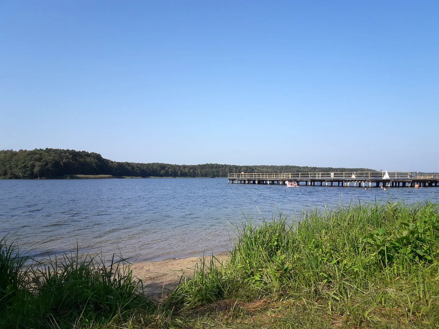 The lake and a curve of shoreline at Lake Sławskie