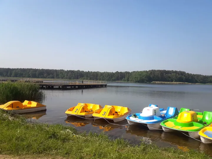Pedal boats at the water’s edge at Lake Sławskie