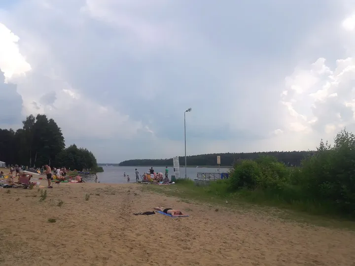 The beach and distant lake shore at Lake Sławskie