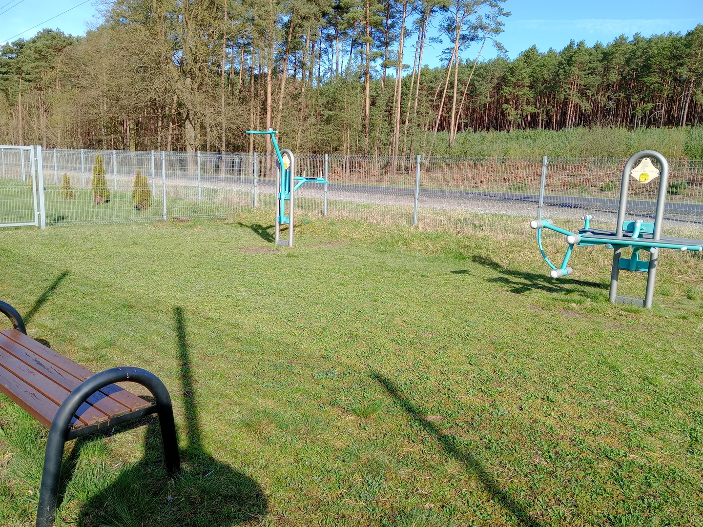 Exercise stations along the grassy edge at Łężyca outdoor exercise ground