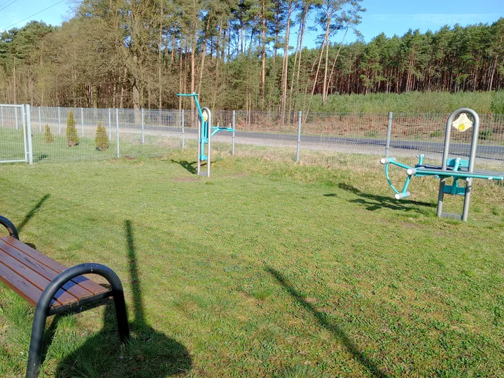 Exercise stations along the grassy edge at Łężyca outdoor exercise ground
