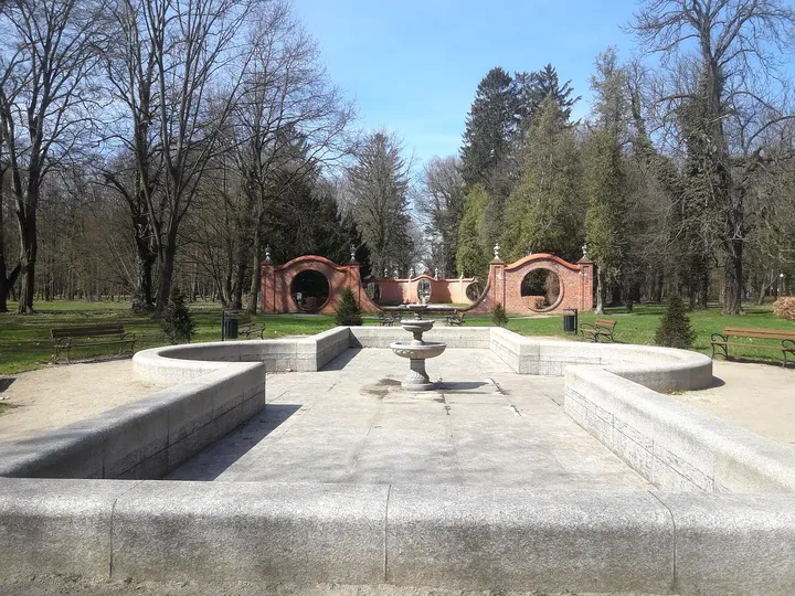 Steps and planting in the garden at Manor Park, Iłowa