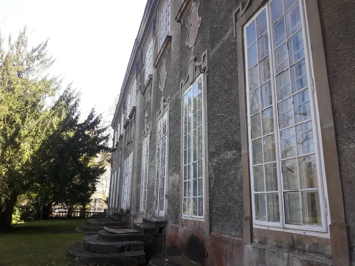 The long glazed palace wing at Manor Park, Iłowa