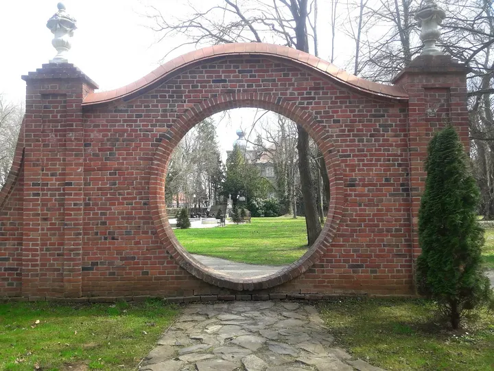 The circular opening in the brick garden wall at Manor Park, Iłowa
