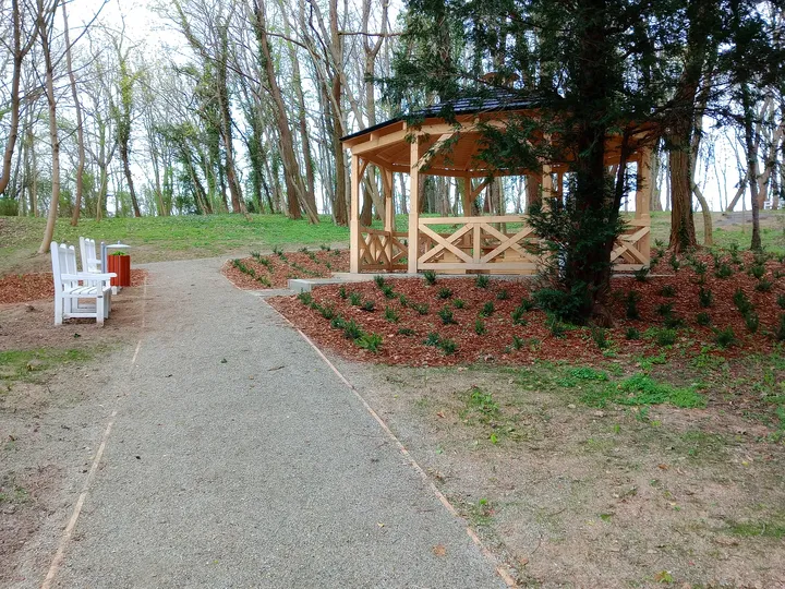 Gazebo viewed from the path at Manor Park, Świdnica
