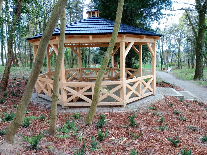 Timber gazebo beside the trees at Manor Park, Świdnica