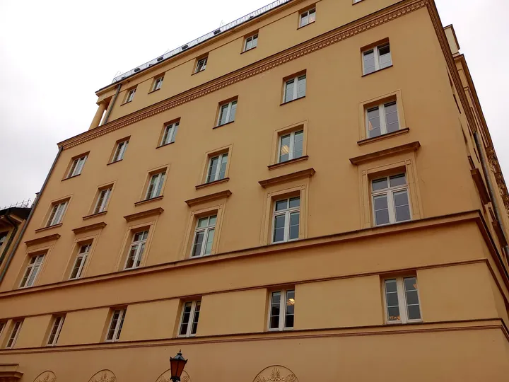 Upper floors above the roadway at Mikołajska Street
