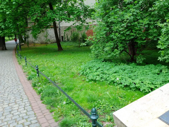 The path leading into Planty at Mikołajska Street