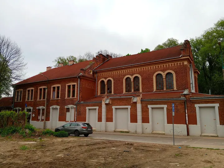 The brick entrance building beside Miodowa at New Jewish Cemetery, Kraków