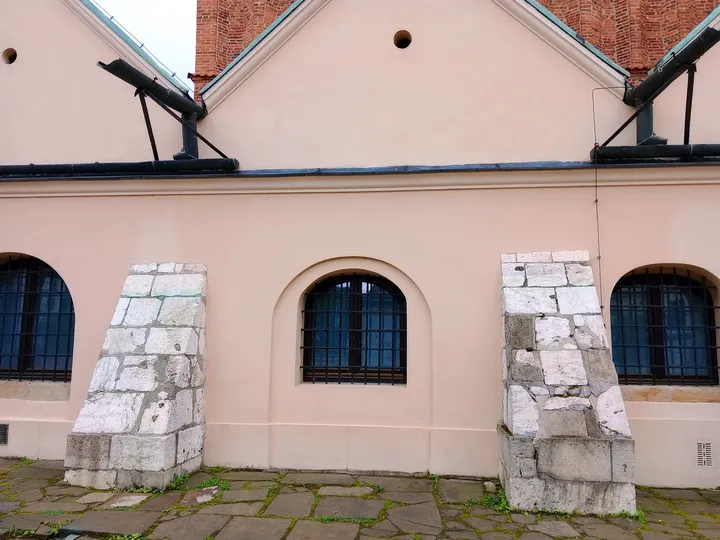 Arched openings in the lower wall at Old Synagogue, Kraków
