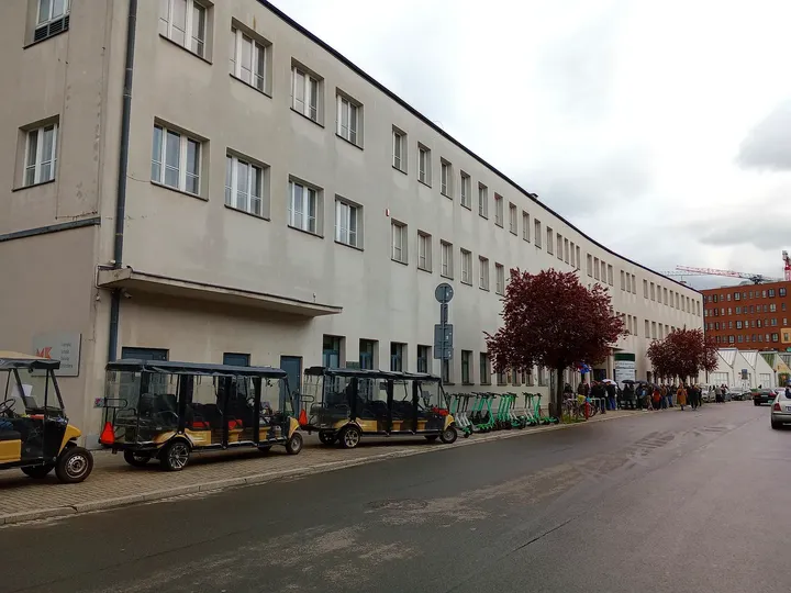 The approach beside the museum at Oskar Schindler’s Enamel Factory