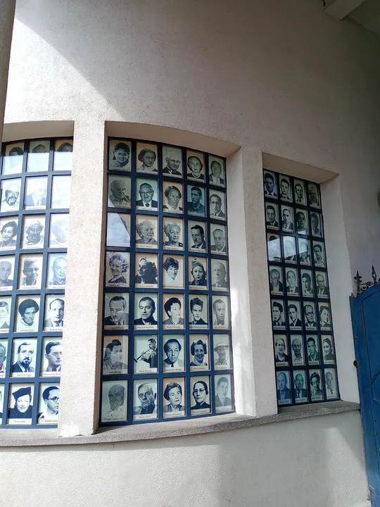The window display beside the entrance at Oskar Schindler’s Enamel Factory