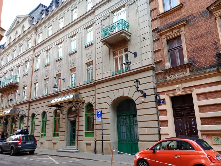 Windows and entrances along the lane at Pijarska Street