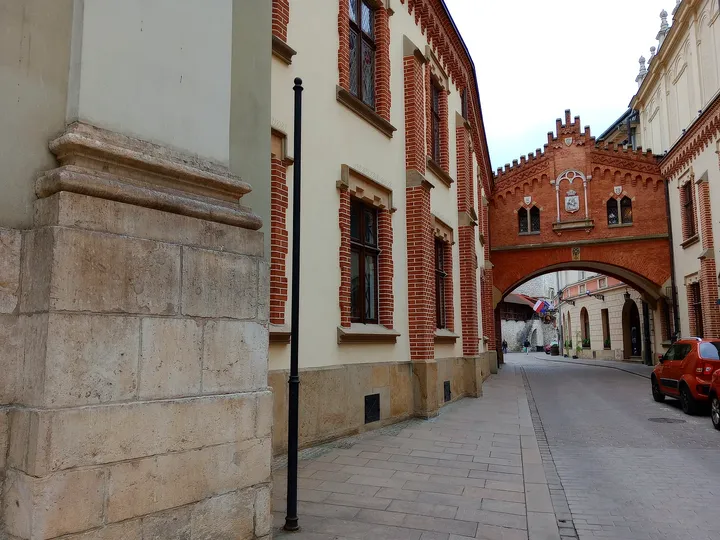 Buildings enclosing the lane at Pijarska Street