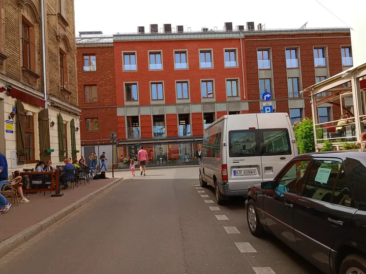 Wider view along the approach at Plac Izaaka street food square