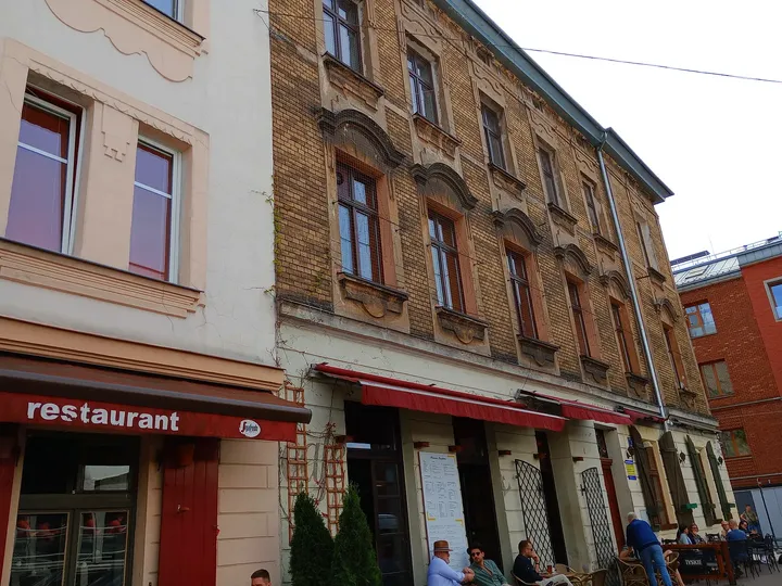 Townhouse corner at the junction at Plac Izaaka street food square
