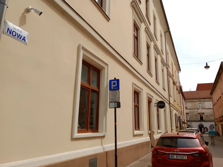 The adjoining street frontage at Plac Nowy, Kazimierz