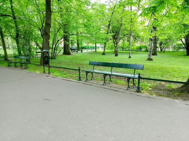 Benches along the avenue at Planty: Wawel Garden