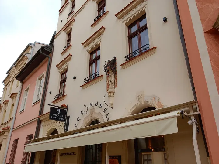 Upper frontage above the pavement seating at Pod Nosem