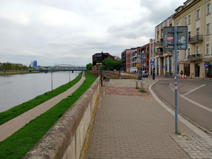 Upper walkway beside the frontages at Podolski river boulevard