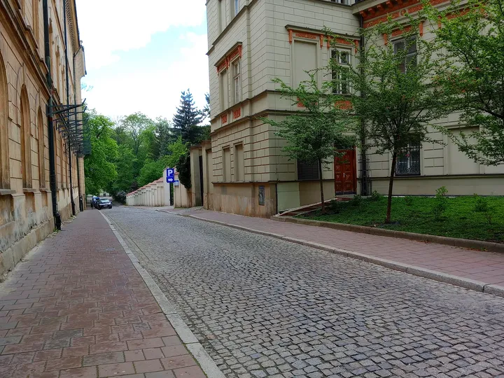 The narrow route back towards Planty at Poselska Street