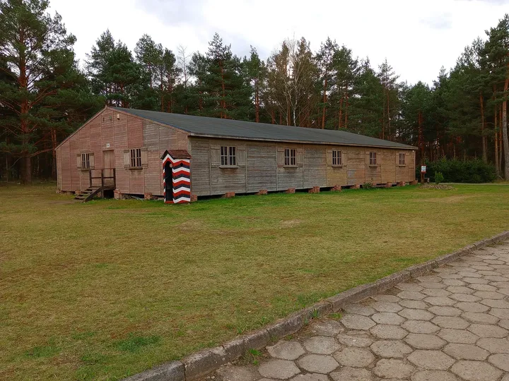A reconstructed camp hut beside the path at Prisoner-of-War Camps Museum, Żagań