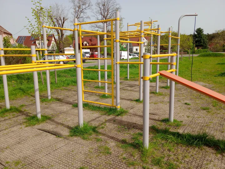 Overhead ladder above the equipment area at Przylep outdoor exercise ground