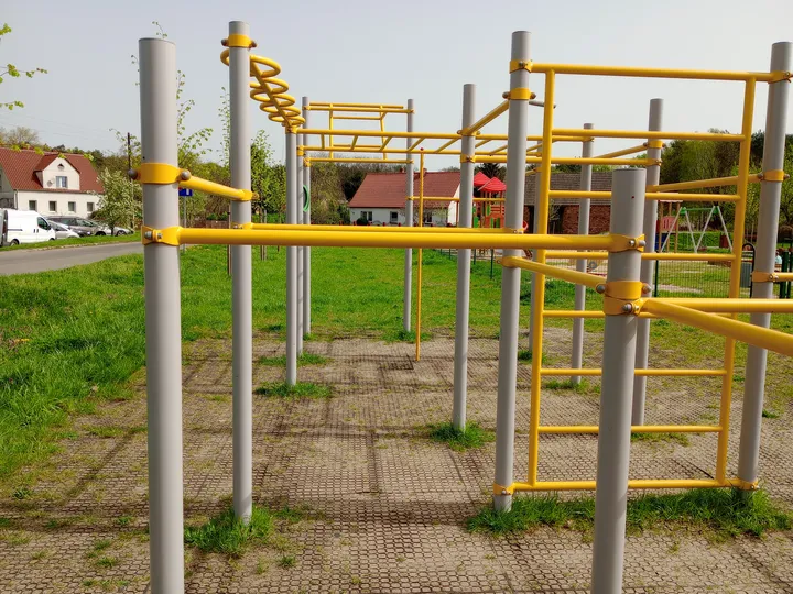 Bars beside the lower exercise bench at Przylep outdoor exercise ground