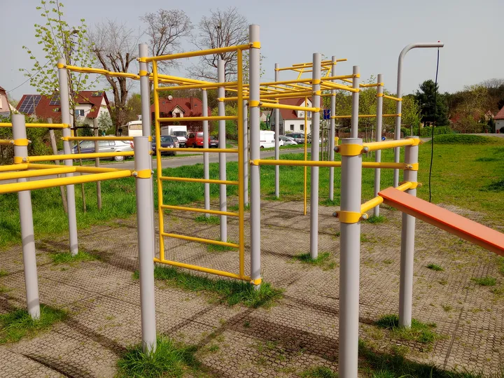 Bench beneath the overhead bars at Przylep outdoor exercise ground