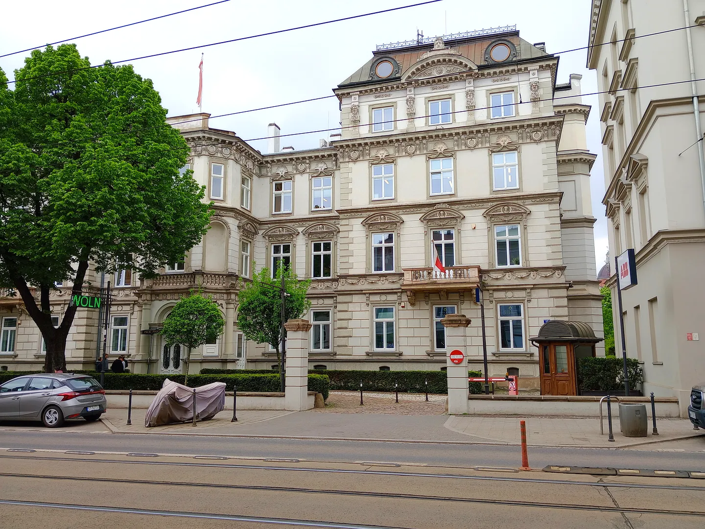 Long palace frontage along the tram street at Puget Palace