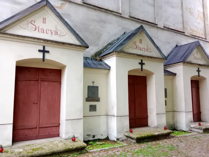 A chapel door beneath its pediment at Reformacka Street