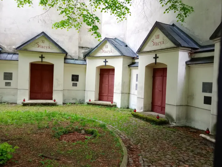 Small chapel doors behind a boundary wall at Reformacka Street