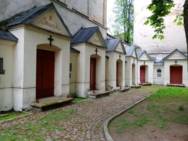 The row of white chapels beside the path at Reformacka Street