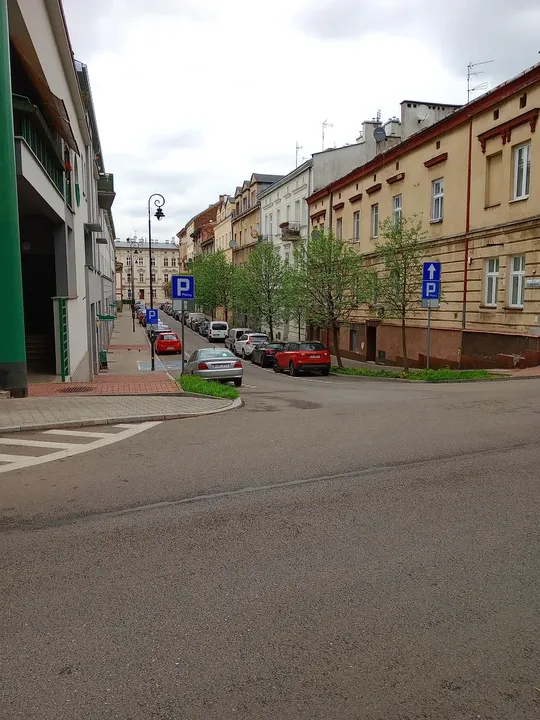 The street approach between buildings at Rękawka hillside