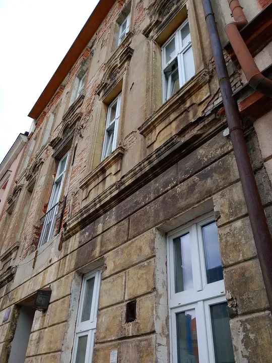 Stonework above a street-level doorway at Rękawka hillside
