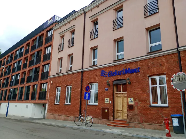 A red-and-white street frontage at Rękawka hillside