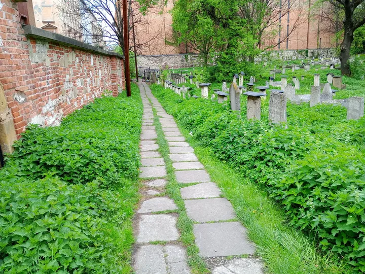 Narrow paved cemetery path at Remuh Cemetery