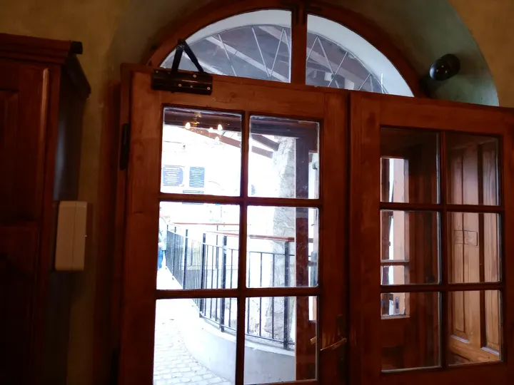 Glazed timber entrance door at Remuh Synagogue
