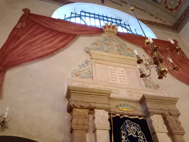 Close view of the Torah ark at Remuh Synagogue