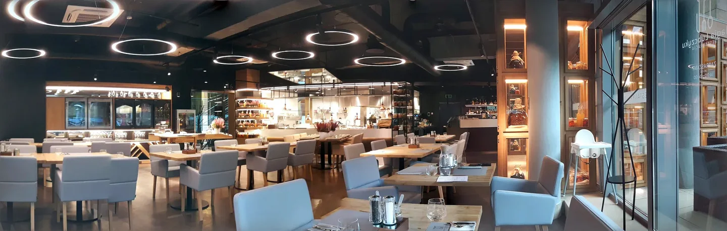 The restaurant interior with its tables and lighting at Ruben Hotel, Zielona Góra