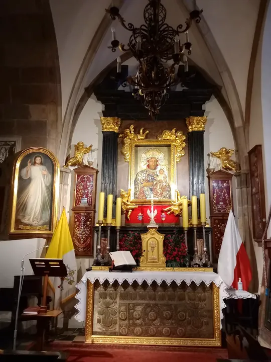 A smaller altar beneath a sculpted surround at Saint Mary’s Basilica, Kraków