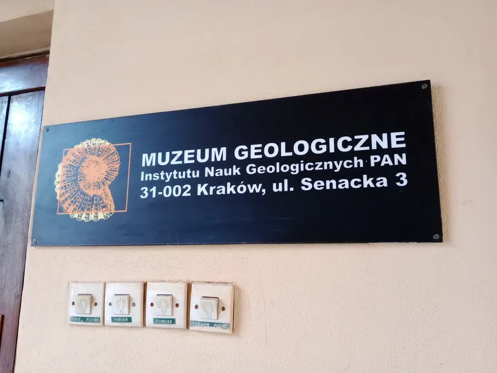 The Geological Museum entrance sign at Senacka Street