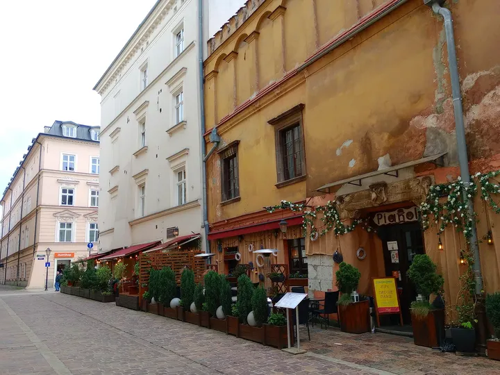 Café seating beside the old frontage at Senacka Street
