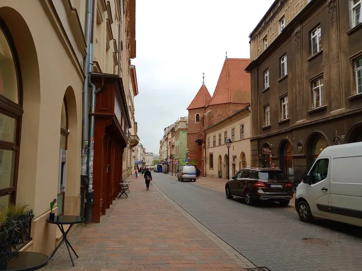Narrow lane beside the older frontages at Sławkowska Street