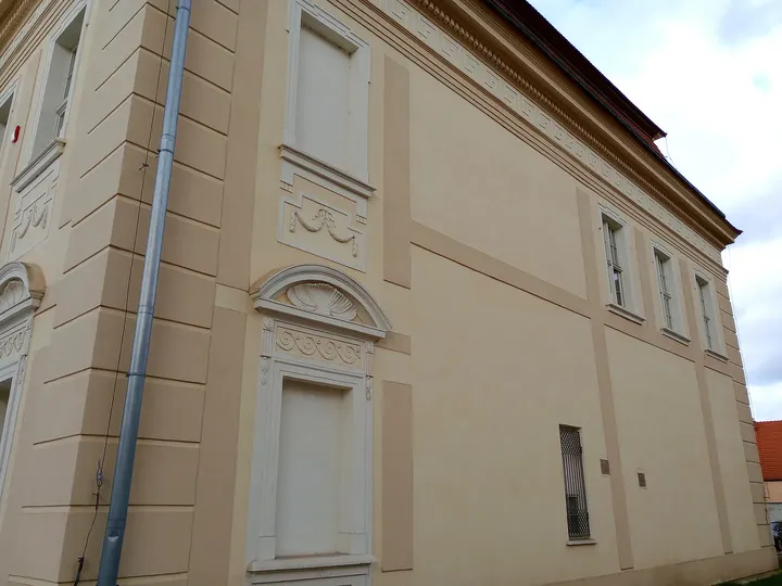 Architectural detail on a corner wall at Słowiański Square, Żagań