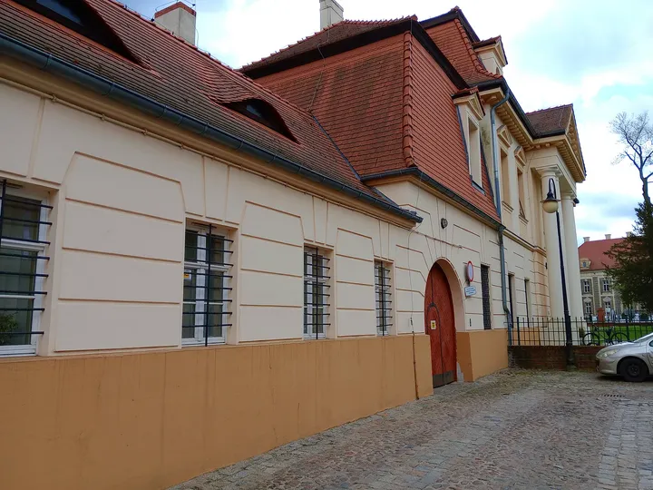 Lower building along the adjoining lane at Słowiański Square, Żagań