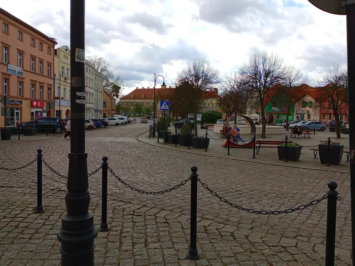 Open square beside the townhouses at Słowiański Square, Żagań