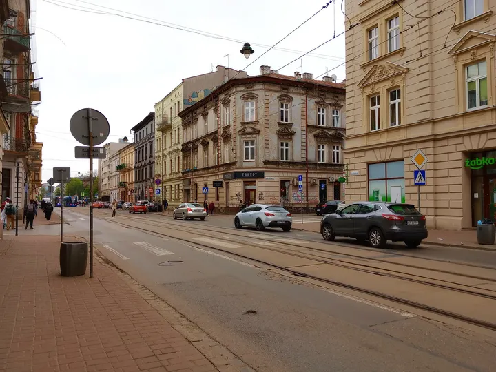 Frontages around the open crossing at Starowiślna Street